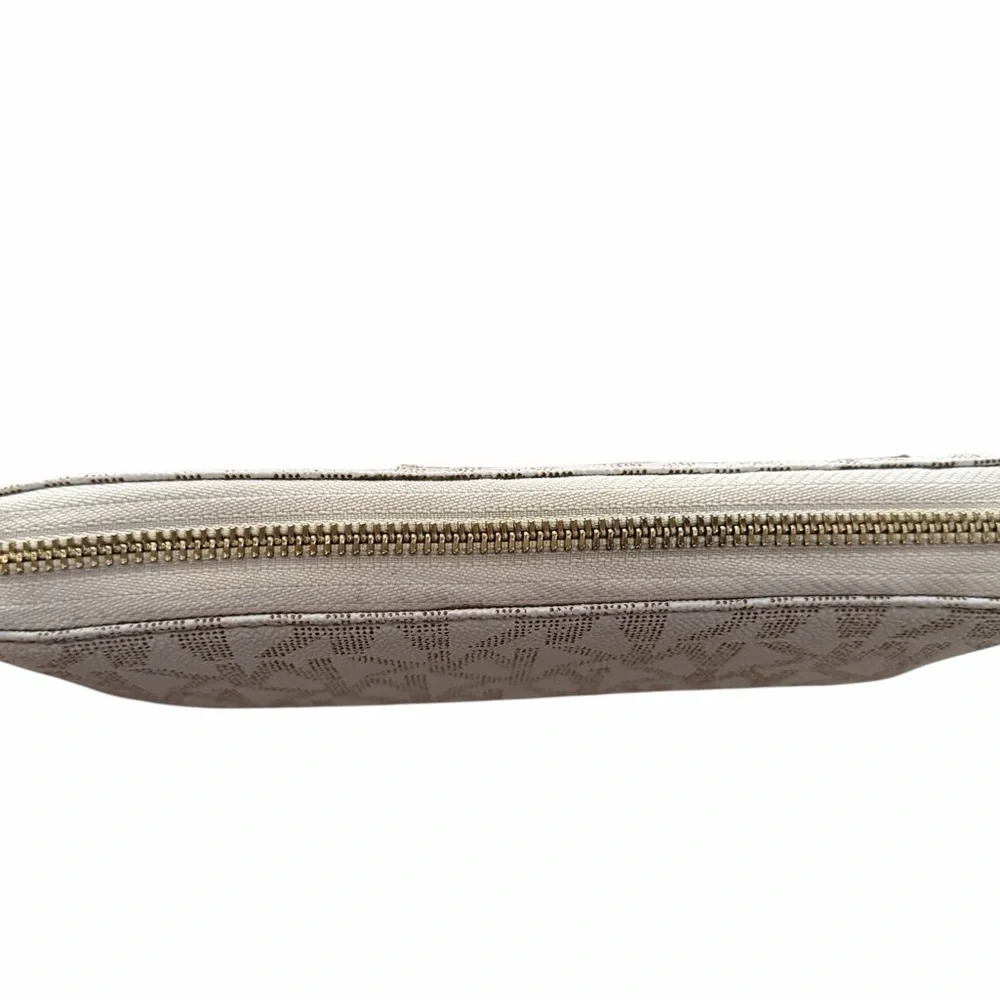 Michael Kors Jet Set Large Continental Wristlet COA included
